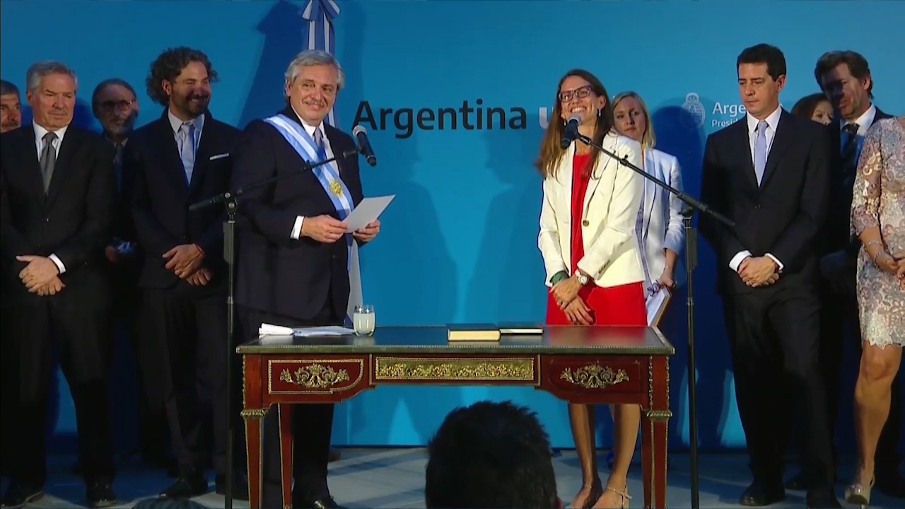 Elizabeth Gómez Alcorta jura ministra de las mujeres, genero y diversidad