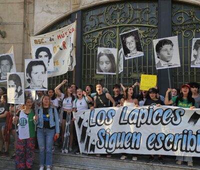 estudiantes jóvenes