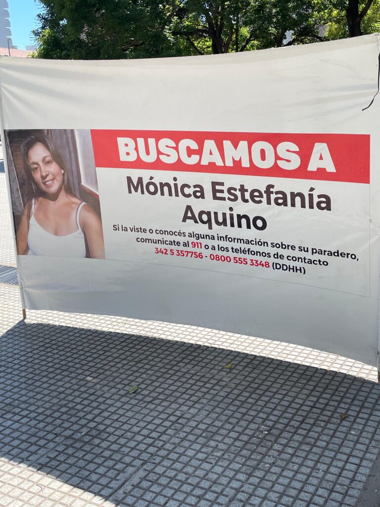 Cartel de búsqueda de Mónica Aquino